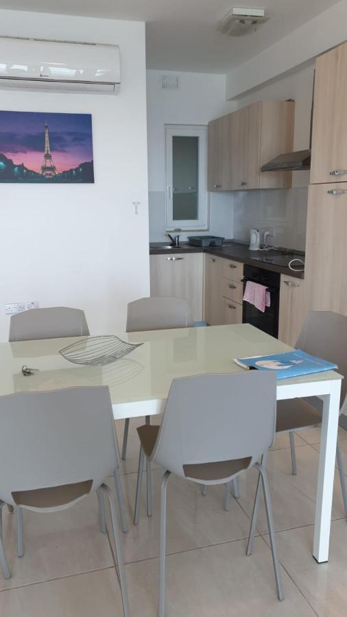 Flat 2 Blue Waves Apartment St. Paul's Bay Bagian luar foto